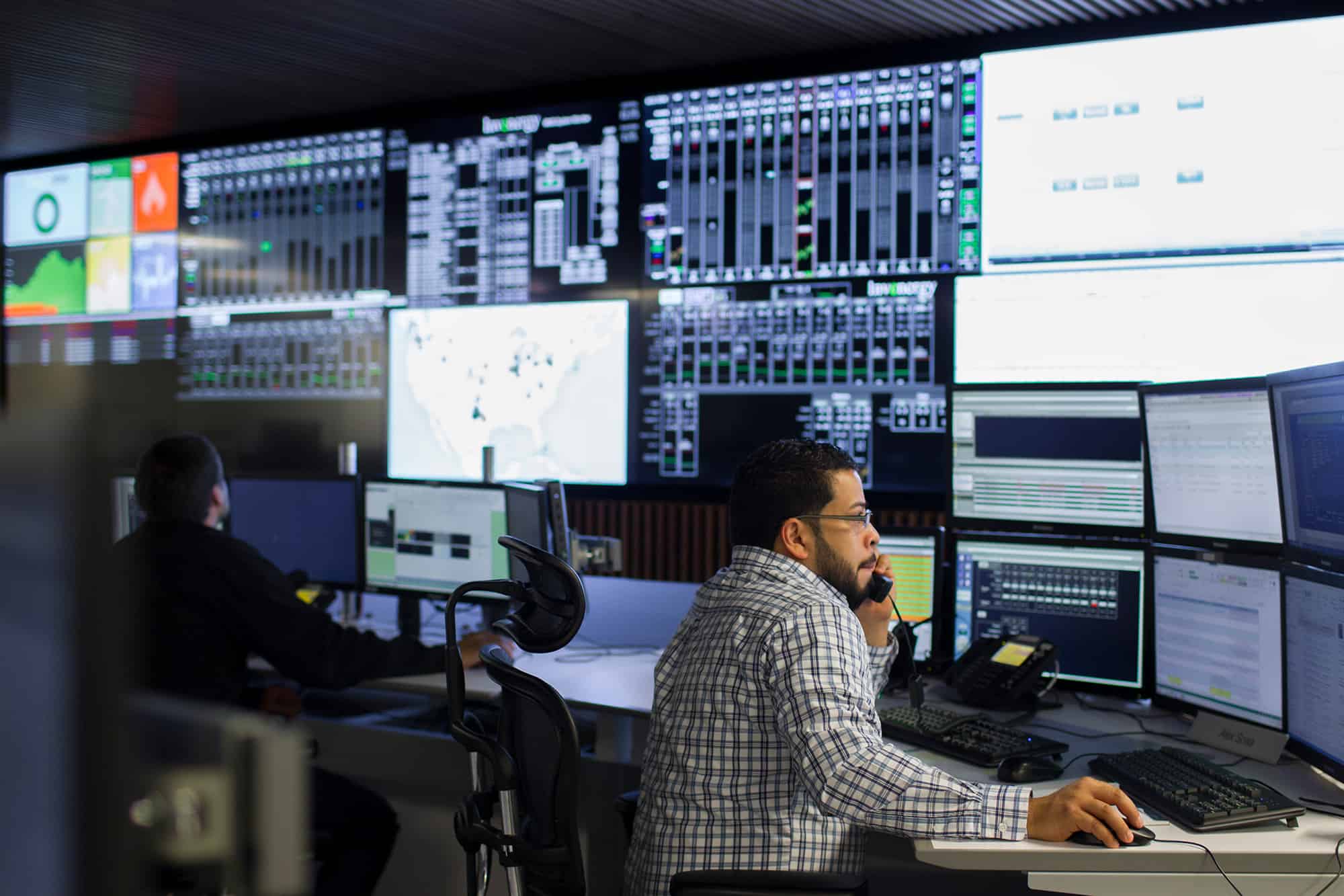 Monitoring station with a large video wall