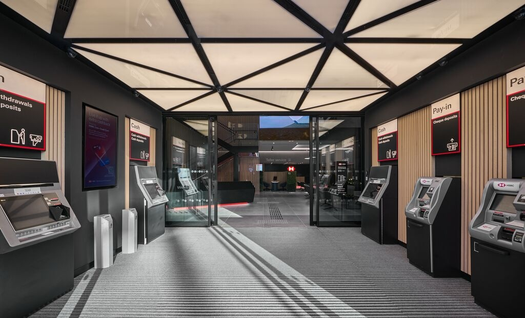 Photo-Credit-HSBC-New-HSBC-Jumeirah-Vision-Sparks-a-Digital-Banking-and-Workplace-Experience-Refresh Photo Credit: HSBC - New HSBC Jumeirah Vision Sparks a Digital Banking and Workplace Experience Refresh